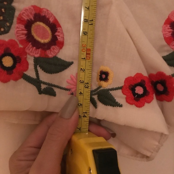 NEW!! Gorgeous linen cactus 🌵fun shorts! 🥑💕 - Picture 6 of 8